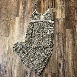 Women's Sleeveless Crochet Trim Maxi Dress